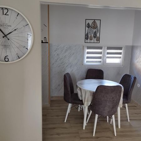 Apartman Petrov Donji Milanovac Buitenkant foto