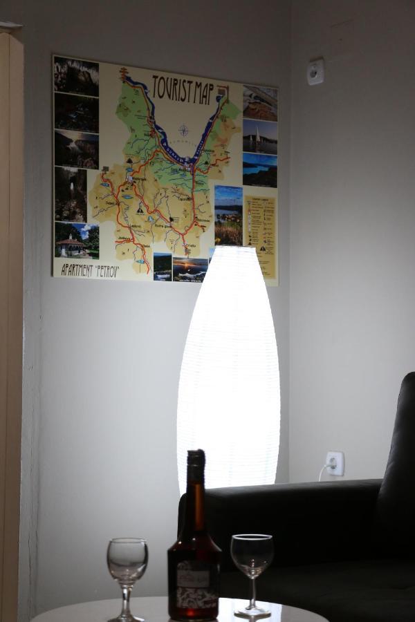 Apartman Petrov Donji Milanovac Buitenkant foto