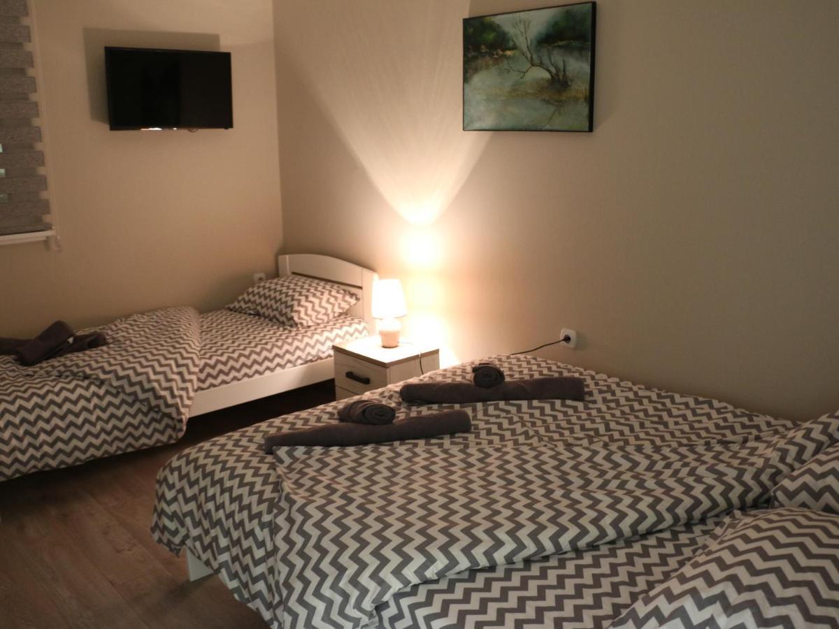 Apartman Petrov Donji Milanovac Buitenkant foto