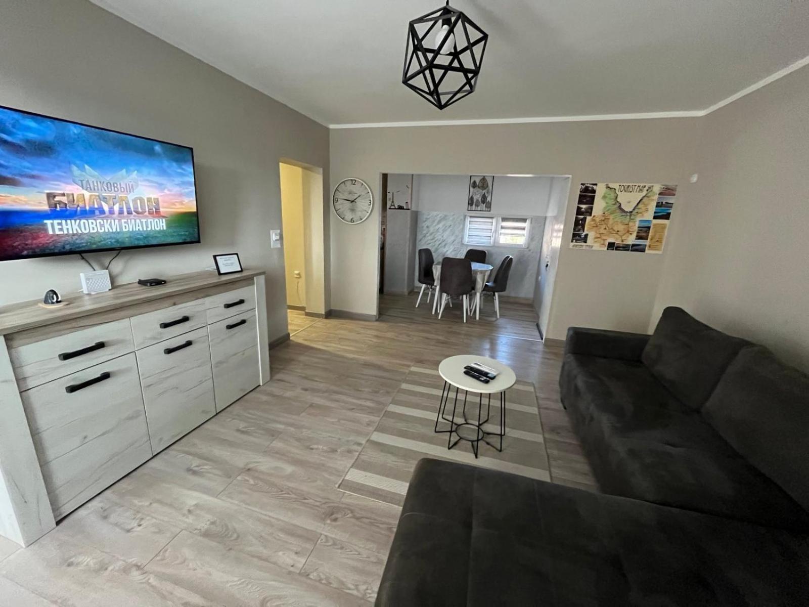 Apartman Petrov Donji Milanovac Buitenkant foto